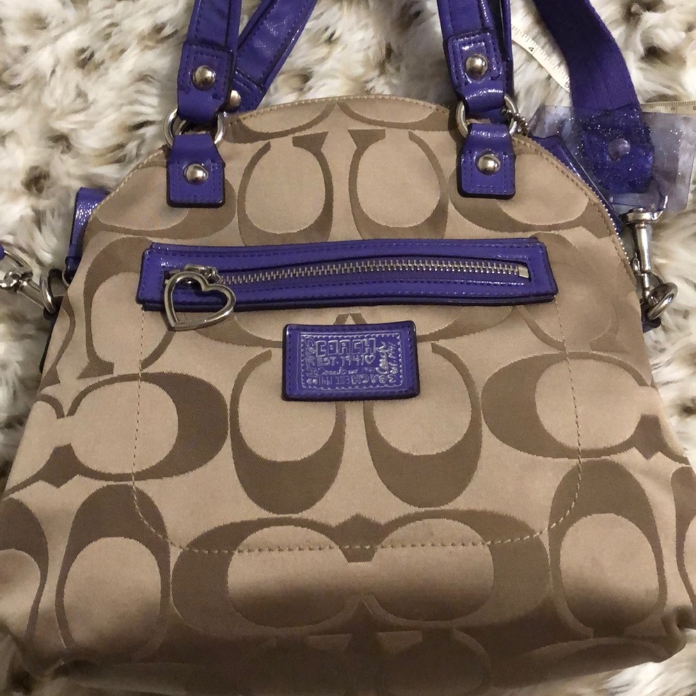 Coach Authentic Daisy Signature Fold Over - Picture 2 of 8